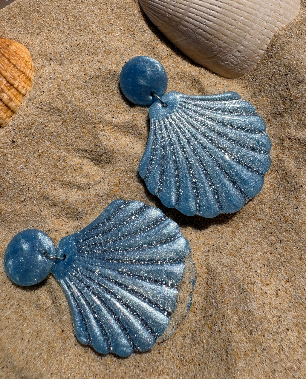 Les grands coquillages 🐚 - Bleu irisé et paillettes argentées