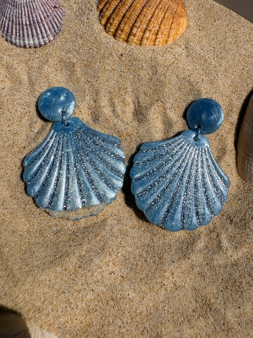 Les grands coquillages 🐚 - Bleu irisé et paillettes argentées