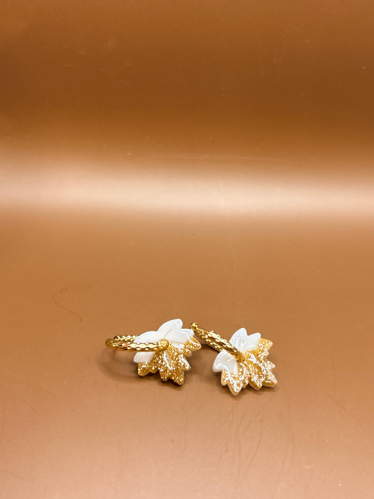 Pampilles Feuilles d’Erable (sans créole ) - Milk & paillettes dorées
