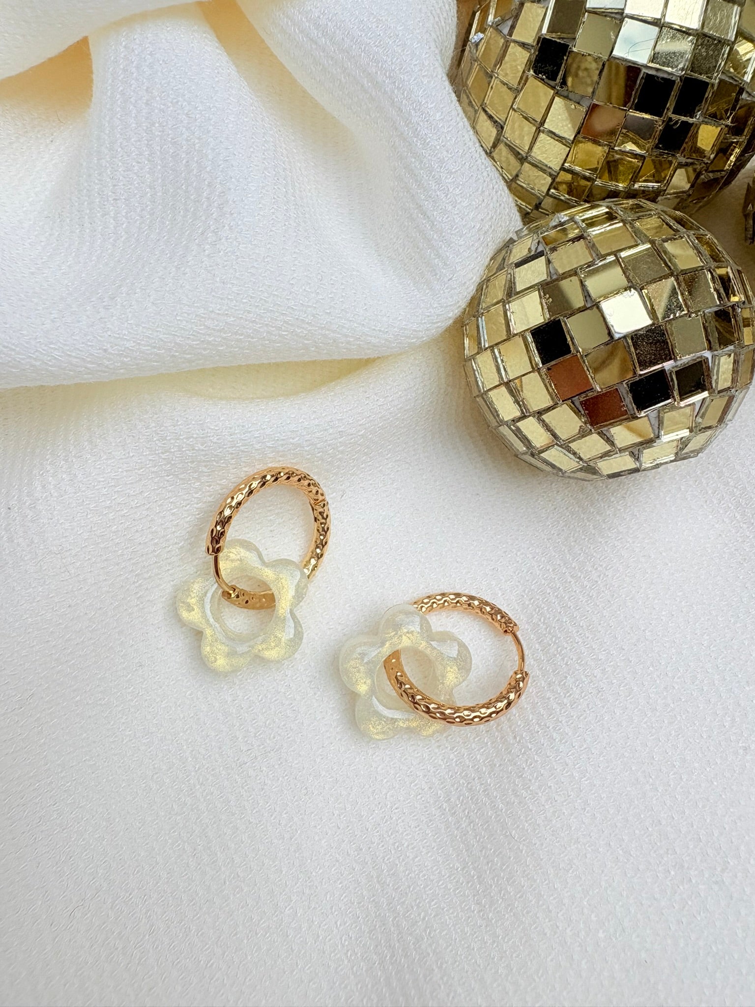 Pampilles Fleurs - taille S - Jaune Pastel Nacré (sans créoles)