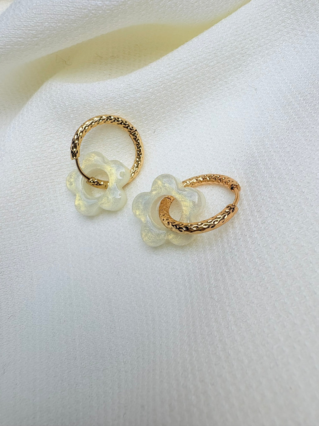 Pampilles Fleurs - taille S - Jaune Pastel Nacré (sans créoles)