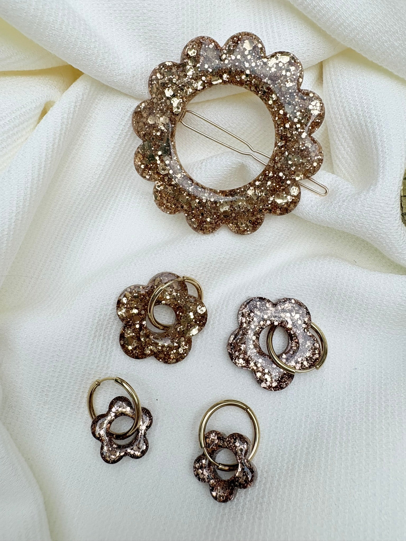 Barrette Fleur - Paillettes dorées