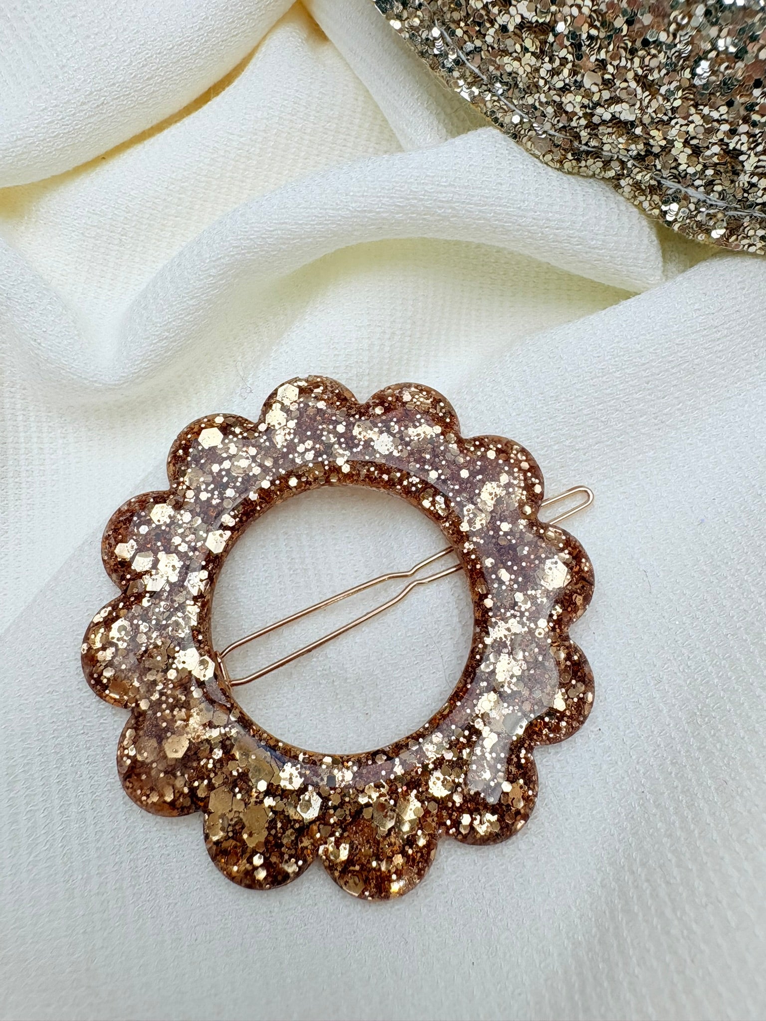 Barrette Fleur - Paillettes dorées