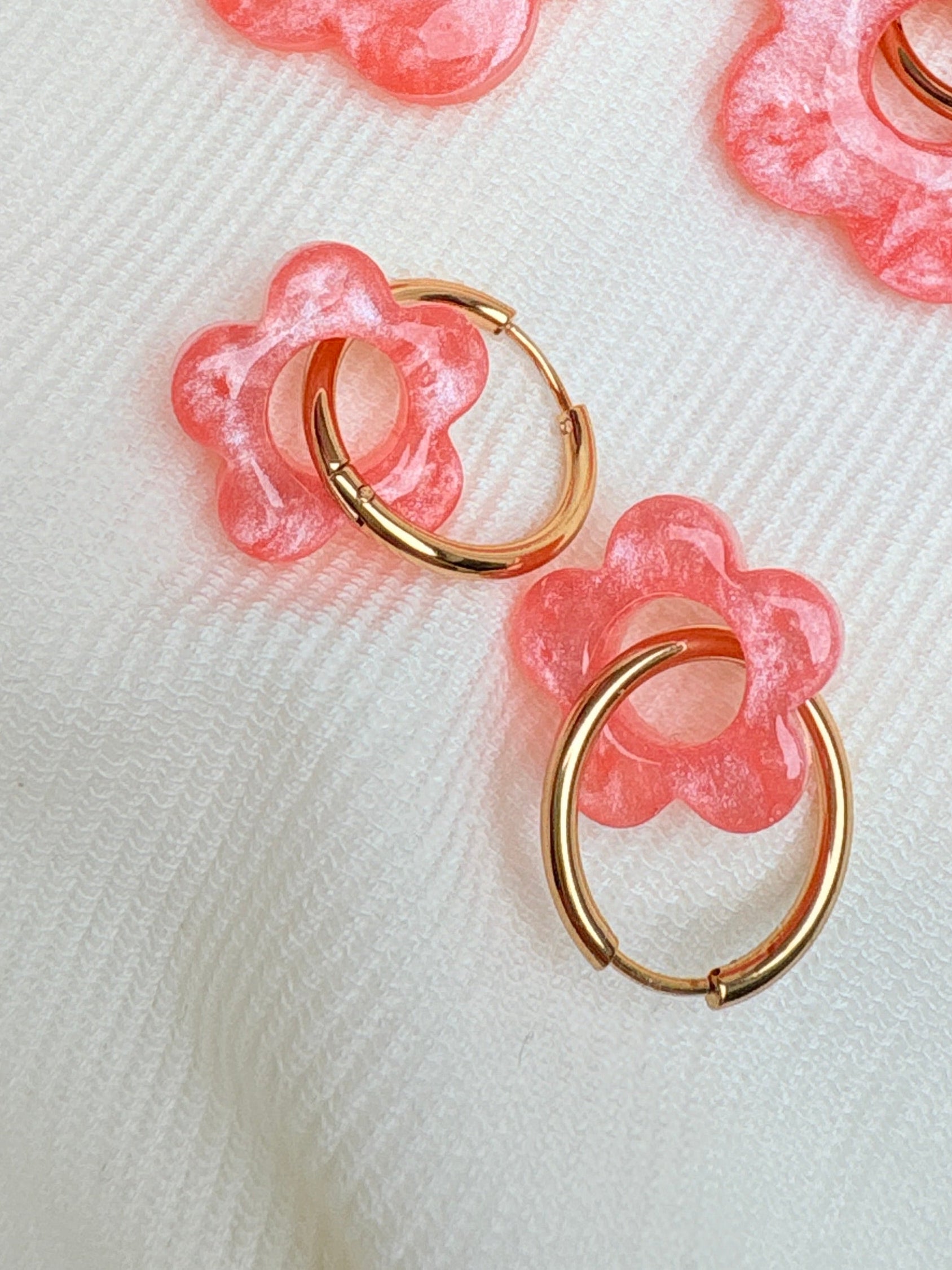 Pampilles Fleurs - taille S - pêche melba nacré (sans créoles)