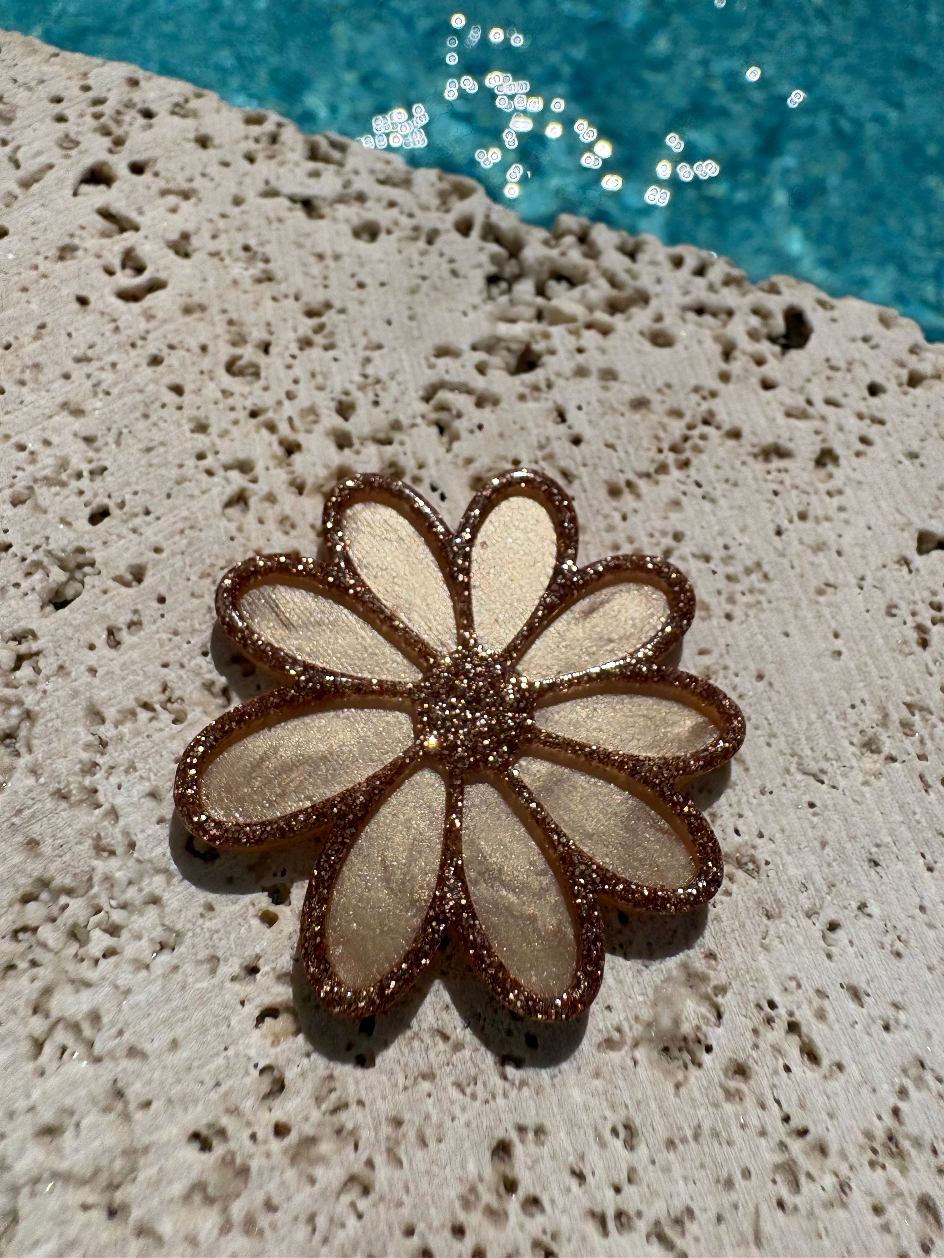 La Broche Marguerite Beige nacré & Or