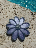 La Broche Marguerite Violet & argent pailleté